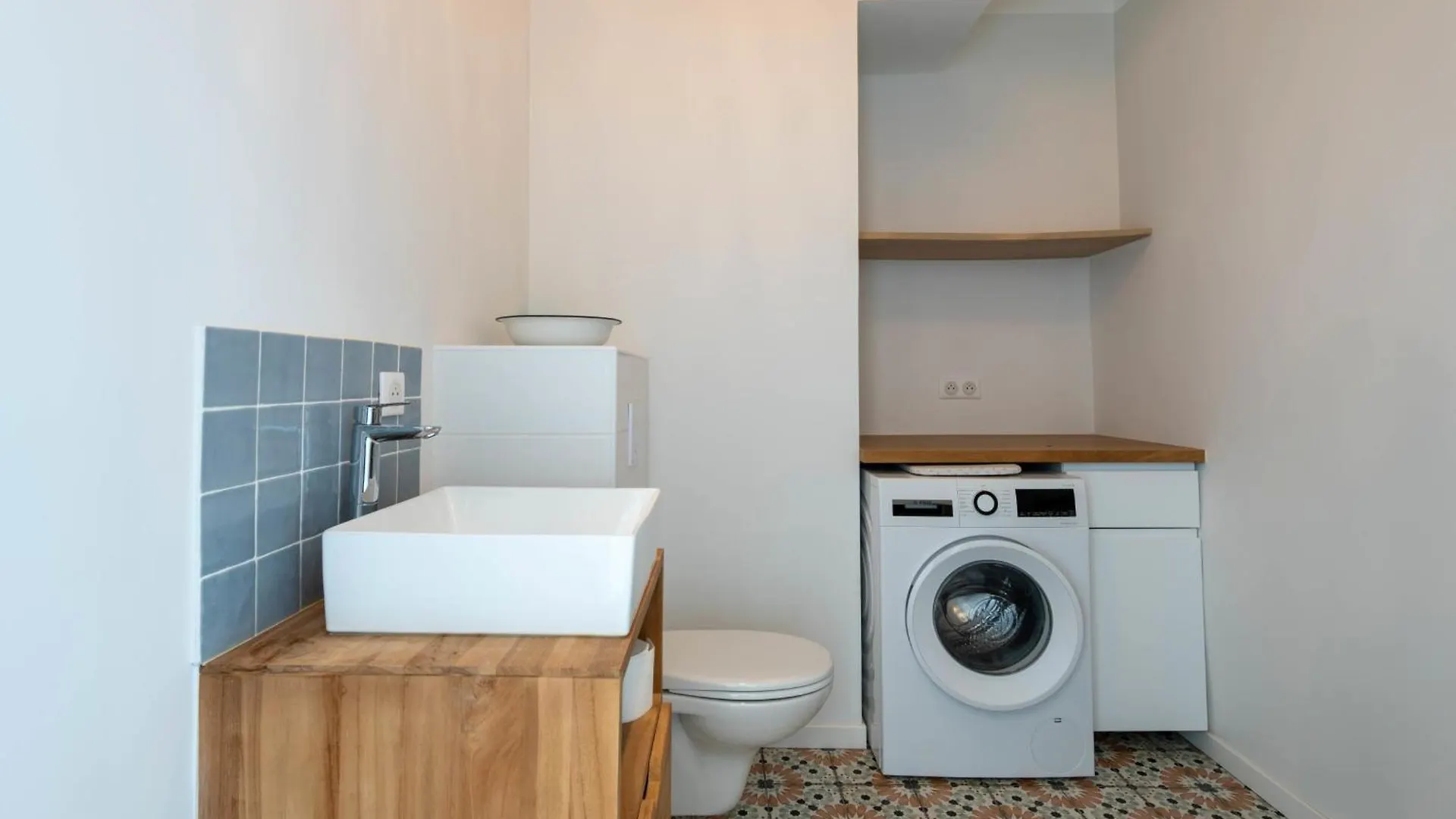 Cannes Sea View & Beach Access Apartment