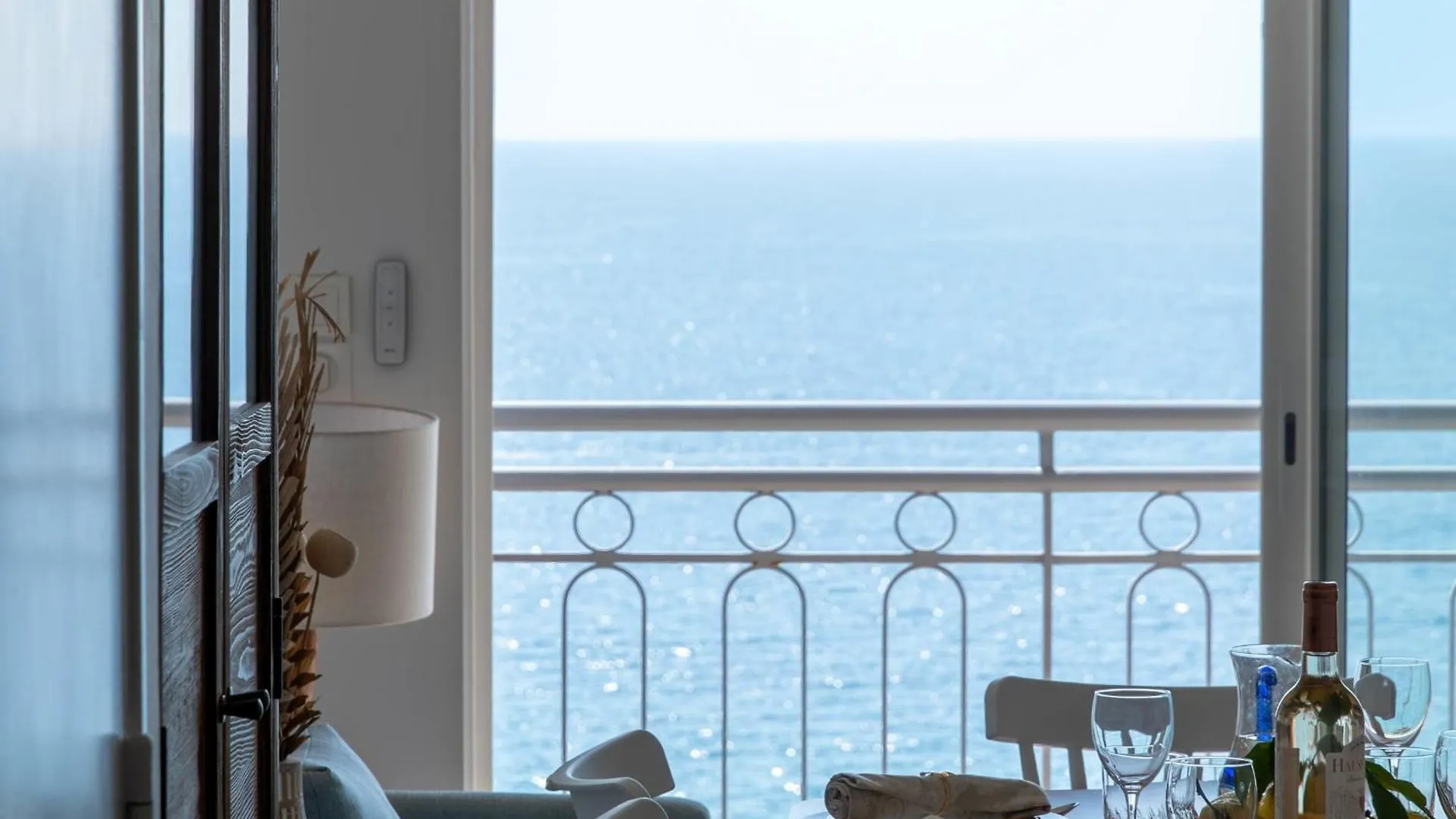Cannes Sea View & Beach Access 0*,