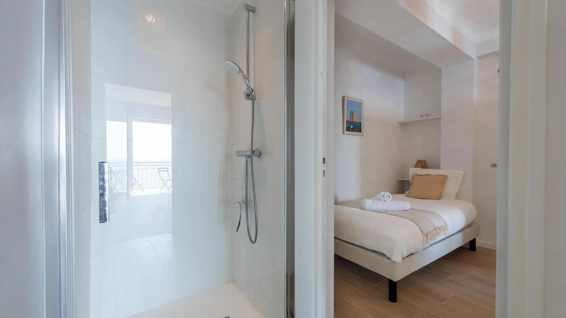 Cannes Sea View & Beach Access 0*,  法国