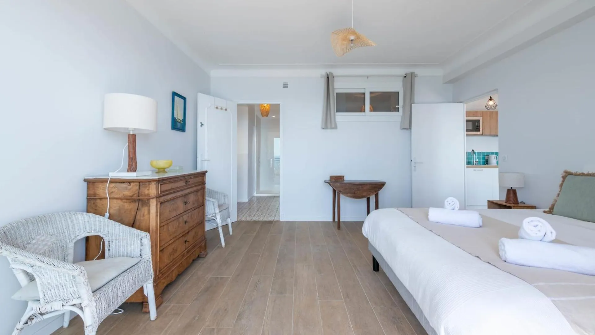 Cannes Sea View & Beach Access 0*,