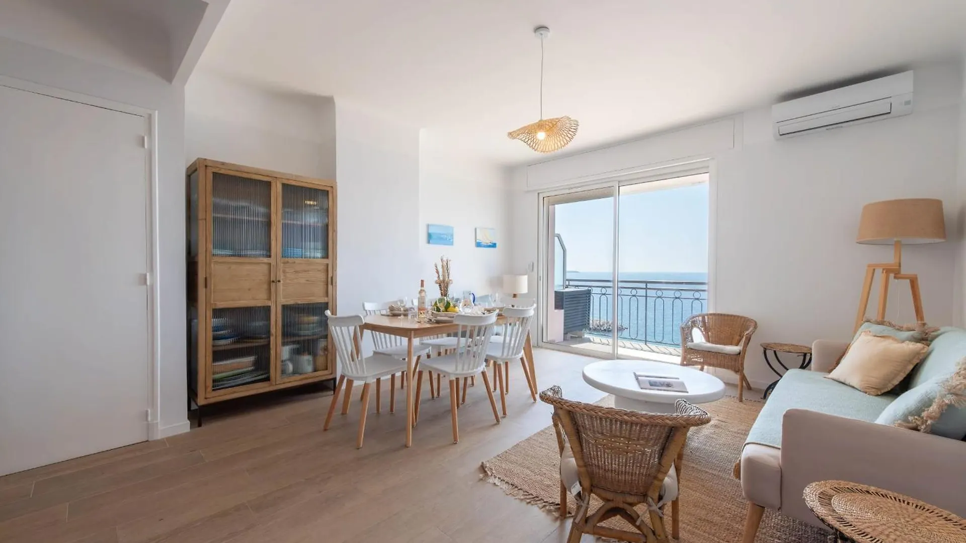Cannes Sea View & Beach Access 0*,
