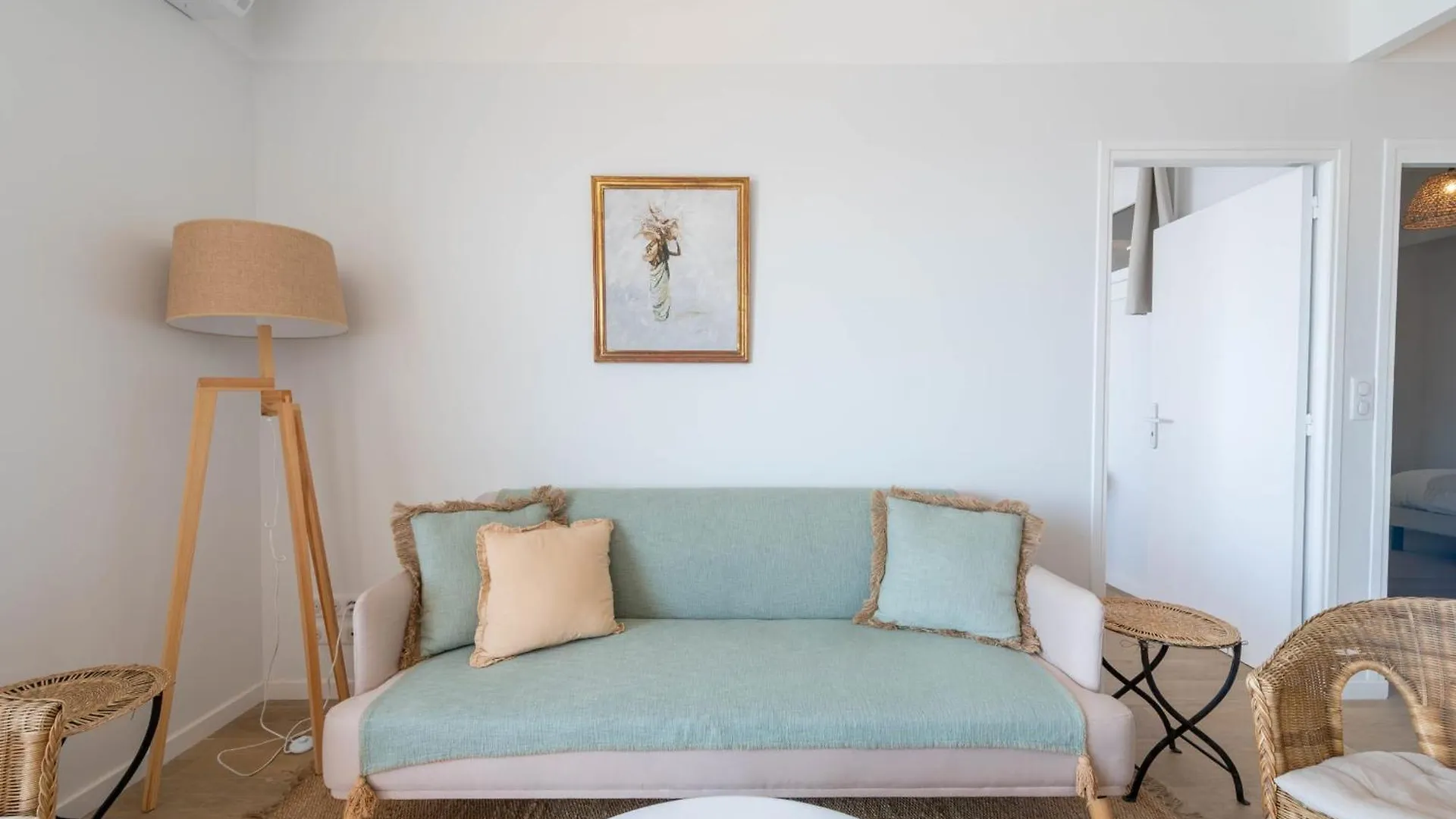 Cannes Sea View & Beach Access 0*,  France