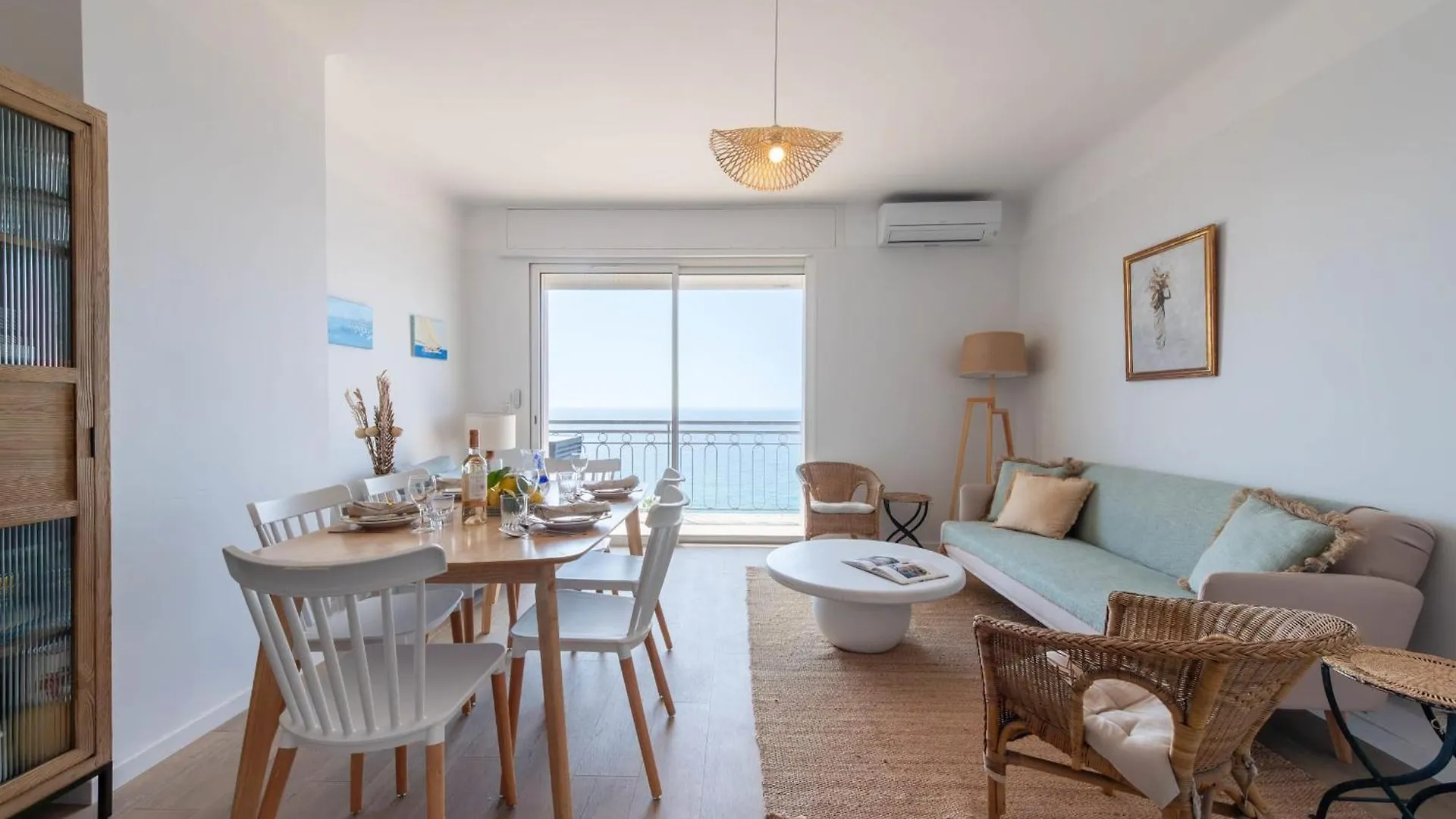 Cannes Sea View & Beach Access Apartment