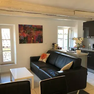  Appartement à Deux Pas Du Palais Des Festivals , Deux Pièces Dans Le Bas Du Quartier Historique Du Suquet à